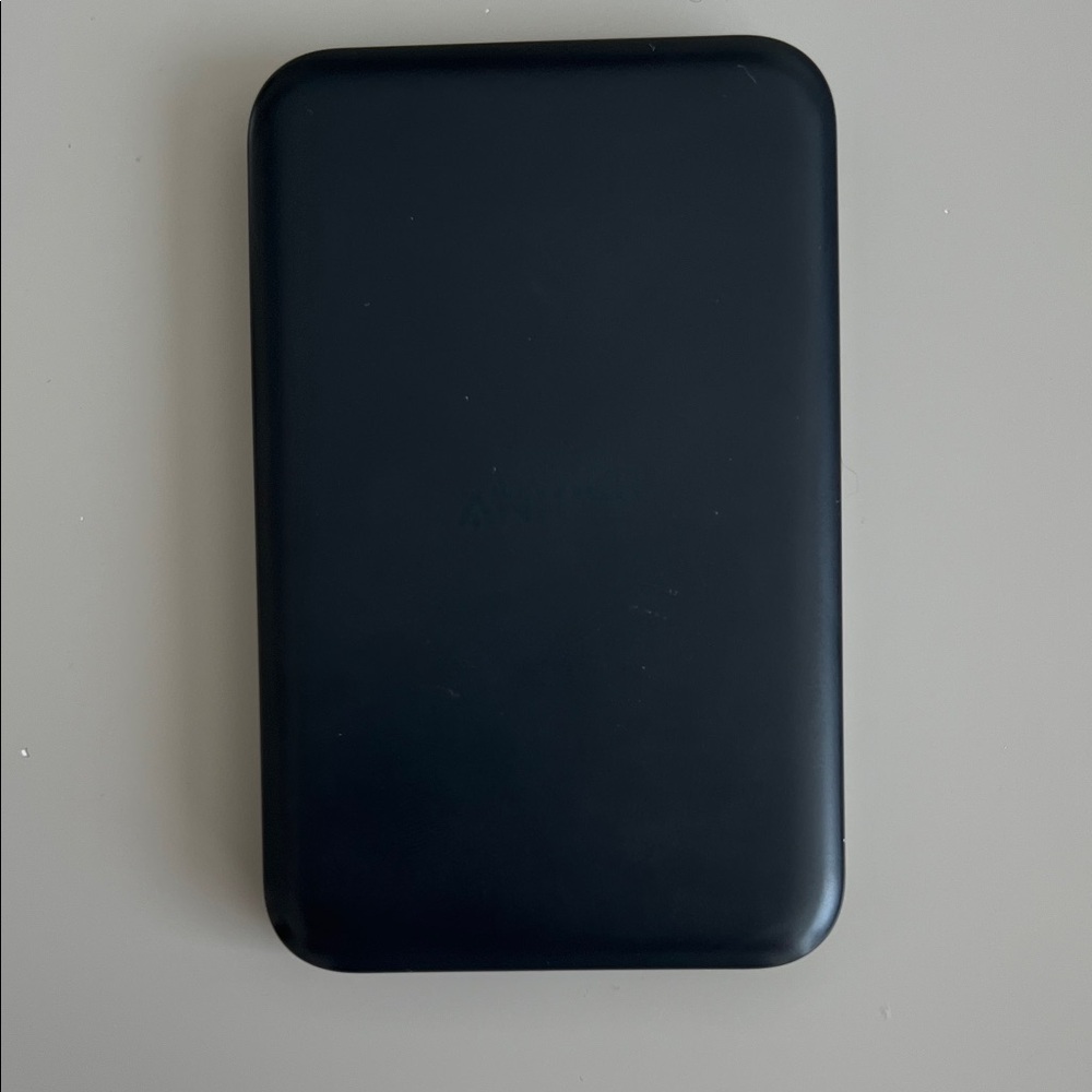 Anker Wireless Power Bank 621, iPhone wireless charger - Picture 4 of 5